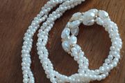 Vintage Faux Pearl Necklace.