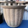 8 plastic flower pots Image 6