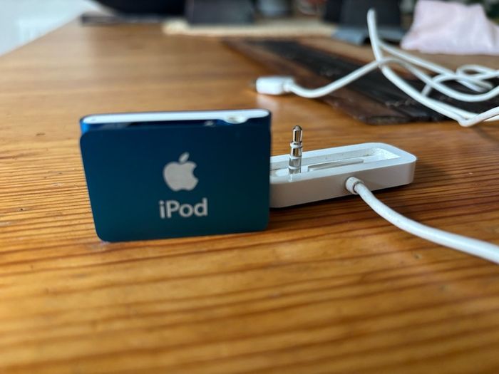 Apple IPod Shuffle 2nd Generation 1GB