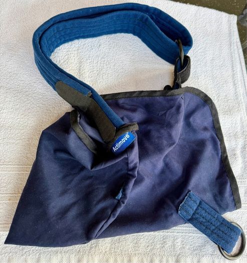 Actimove , Arm sling / shoulder support , one size fits all