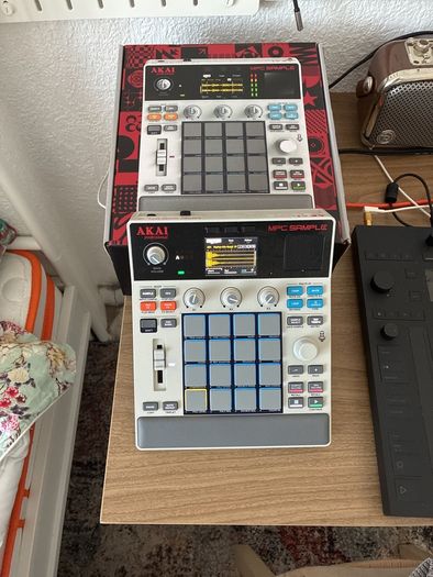 Akai Mpc Sample & 256 Sd card