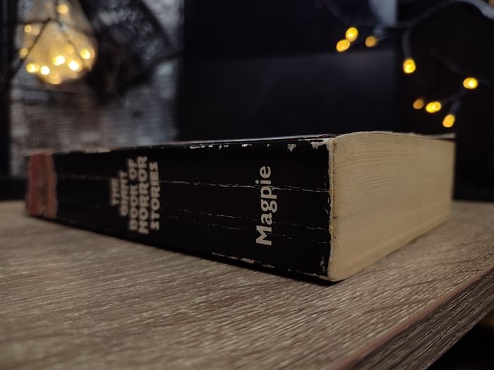 The Giant Book of Horror Stories ! Introduction by Stephen King ! 1994 ! by The Book Company !