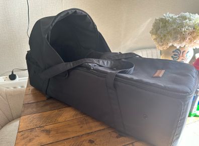 Ickle bubba Venus newborn cocoon bassinet