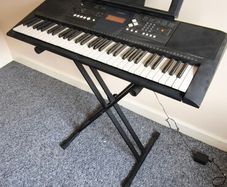 Yamaha PSR E333 keyboard