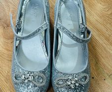Girl shoes size 1
