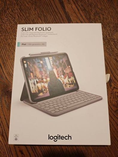 Logitech Folio iPad 10th keyboard case