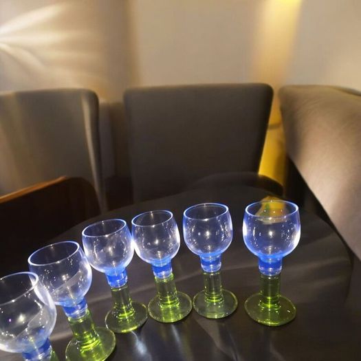 Unique glass set