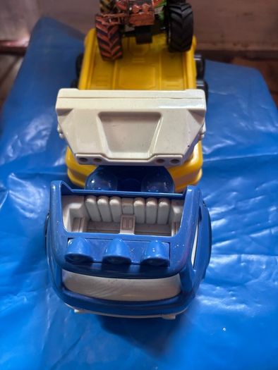 A Collection of Cars/ Lorries/ Crane / Figures