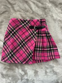 Cute pink plaid skirt for a girl, age 5 years
