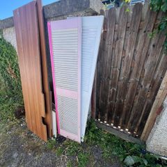 2 Wooden Louvre doors