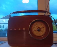 Vintage Style Bush Radio TR82
