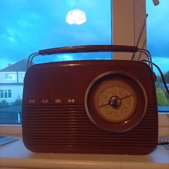 Vintage Style Bush Radio TR82