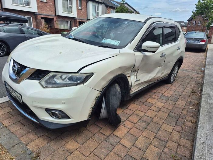 2015 Nissan Xtrail for breaking