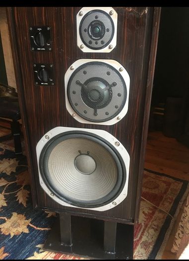 Yamaha NS 1000 speakers, includes front grill/ net and spiked stands.working perfectly, iEbony finish. Fabulous product.