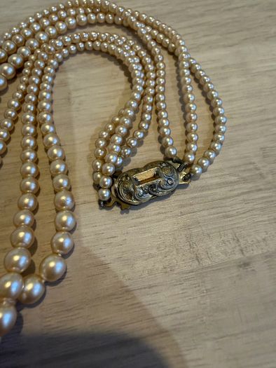 Pearl necklace and bracelet