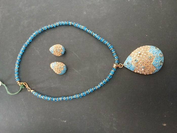 necklace and earrings set