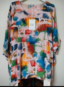 Made in Italy 100% cotton Top. new with tags.