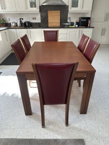 Extendable Walnut table and 6 chairs
