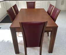 Extendable Walnut table and 6 chairs