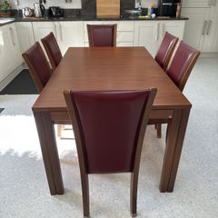Extendable Walnut table and 6 chairs