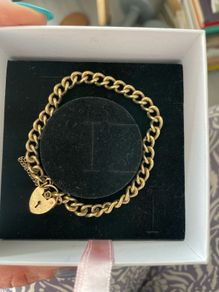 Stunning 9ct gold vintage heavy charm bracelet