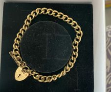 Stunning 9ct gold vintage heavy charm bracelet