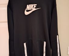 Black Nike hoodie (size Kids XL)