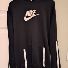 Black Nike hoodie (size Kids XL)
