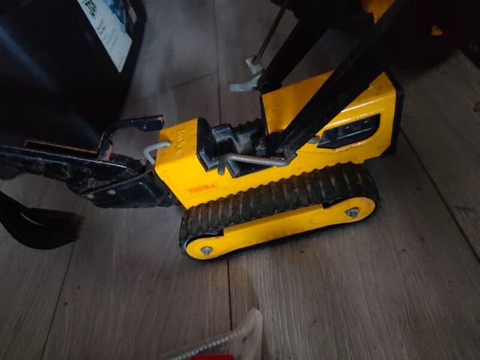 Tonka trucks dump truck and excavator