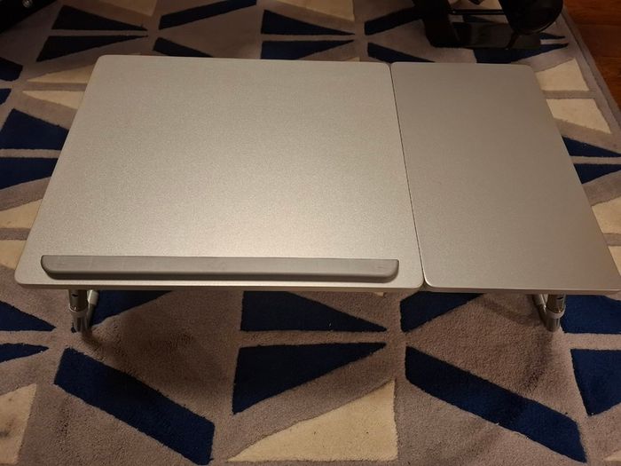 Adjustable laptop tray