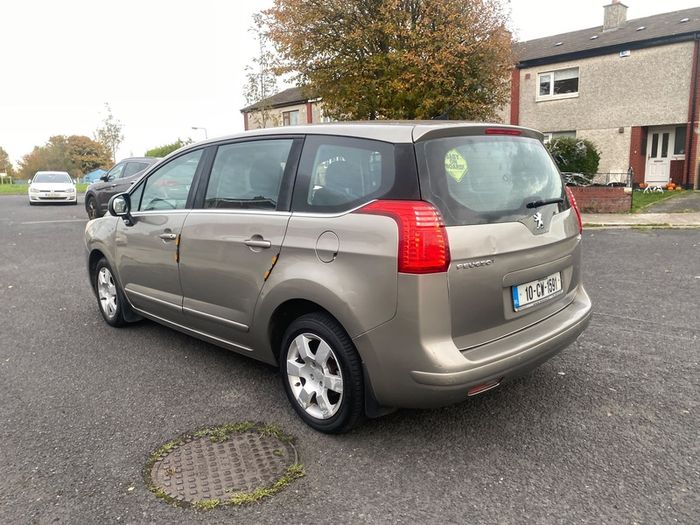 2010 Peugeot 5008