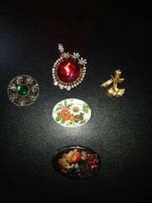 Assortment costume jewellery