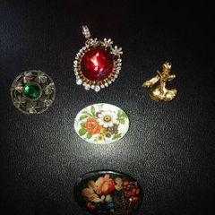 Assortment costume jewellery