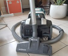 Hoover Breeze bagless vacuum cleaner