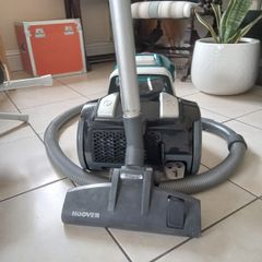 Hoover Breeze bagless vacuum cleaner