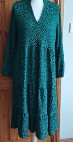 Bnwts Dunnes Green and black floral midi dress size M 12/14