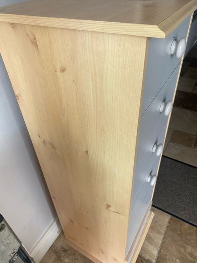 Chest of drawers