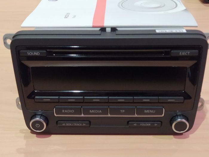 RCD310 Vw radio with CODE (ideal for Japanese imports)