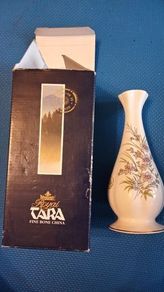 Royal Tara fine bone china vase 21 cm tall