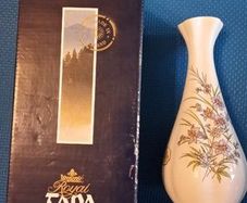 Royal Tara fine bone china vase 21 cm tall