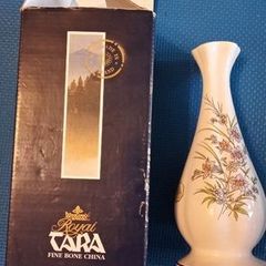 Royal Tara fine bone china vase 21 cm tall