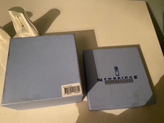Newbridge Silverware salt and pepper canister