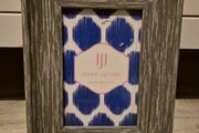 Grey wooden frame 10 x 15 cm