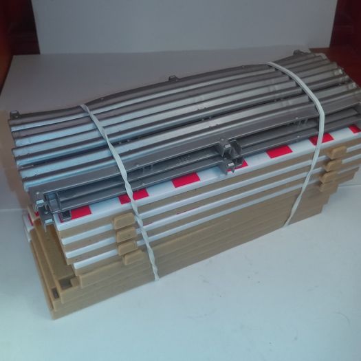Scalextric C8223 8x New Half Straight Borders with Barriers.