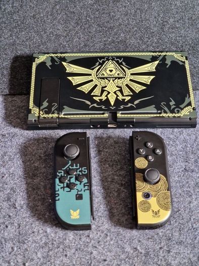 Modded Nintendo Switch V2 Zelda Edition Perfect Condition