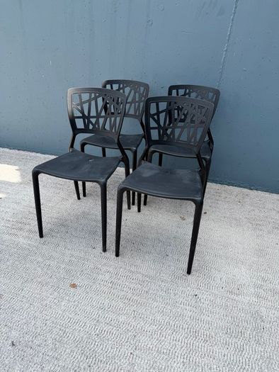Set of 4 Black Modern Plastic Dining/ Stacking Chairs