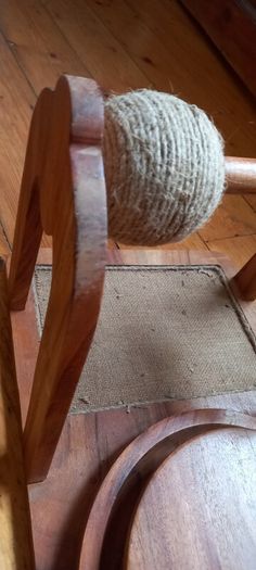 Premium cat scratching station