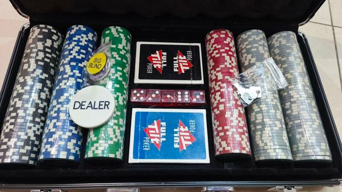 Full Tilt poker set
