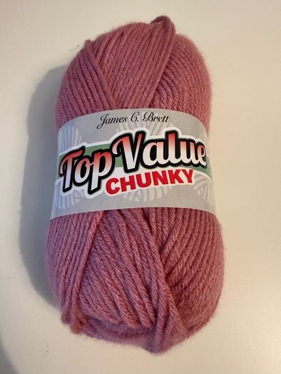 5 balls of blush pink yarn wool