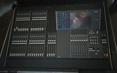 Yamaha M7CL-48 mixer